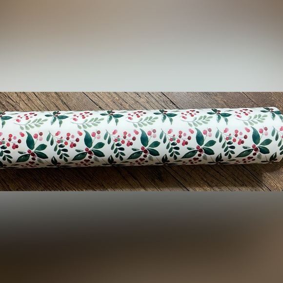 CWC Ponitsetta Bakeware Holiday Rolling Pin - Picture 2 of 4